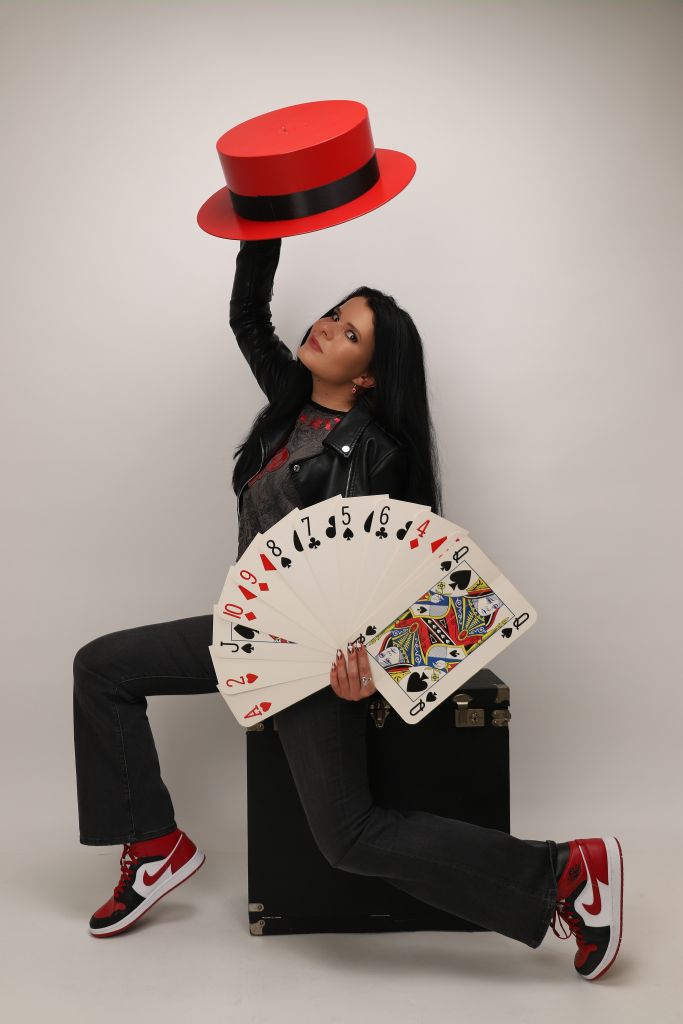 Magic Barbara bűvész. Bűvészműsor rendelés gyerkek részére.